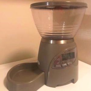 PetMate Automatic Pet Food Dispenser